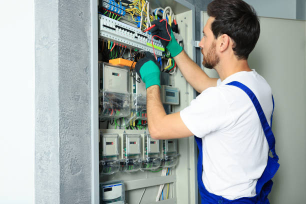 Best Local Electrician Companies  in Niantic, CT